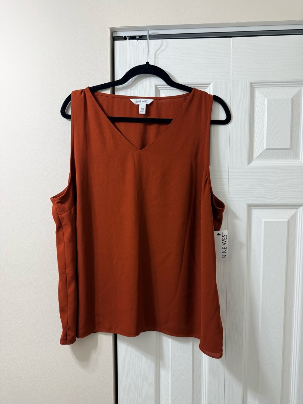Nine West Rust Colored V-Neck Sleeveless Cami
